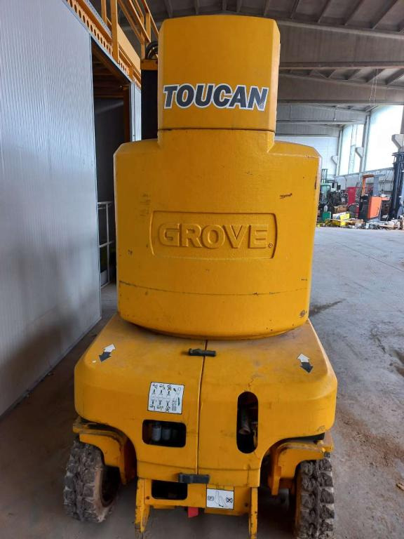 Grove Piattaforma elettrica Toucan 1010 - Plataforma de mástil vertical: foto 2 Grove Piattaforma elettrica Toucan 1010 - Plataforma de mástil vertical: foto 2