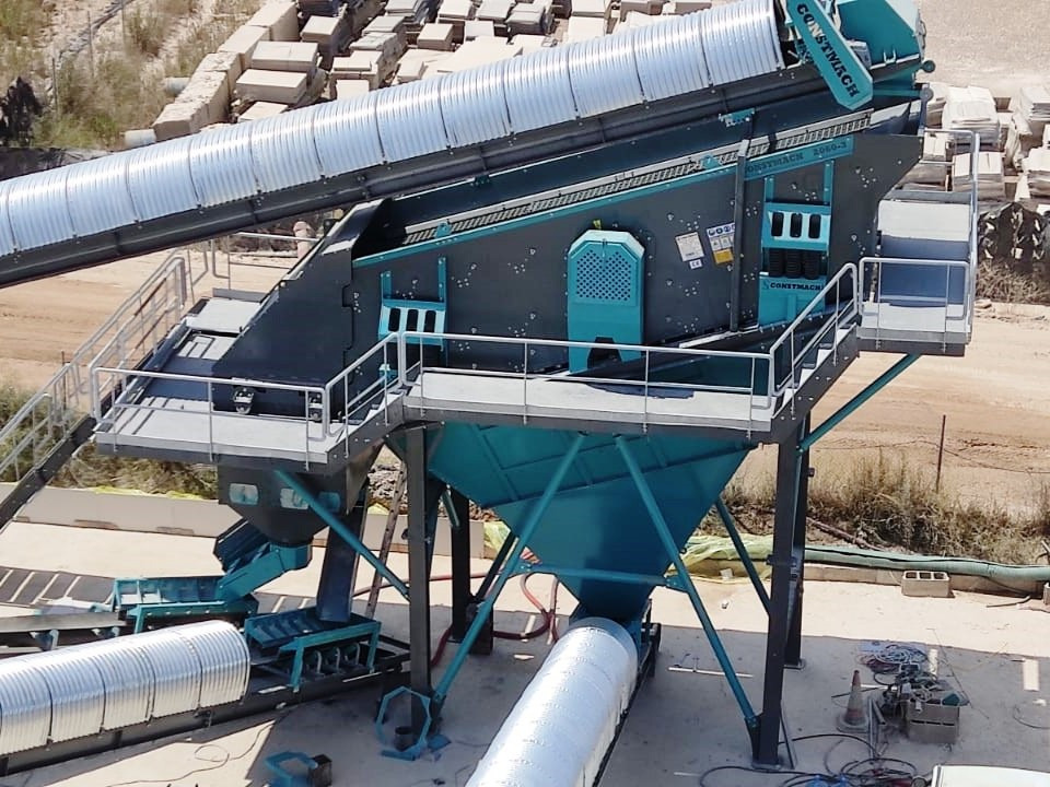 Constmach Schwingsieb Anlagen 70-95 t/h 2-3-4 Stufen 1200x4000 mm - Cribadora: foto 3 Constmach Schwingsieb Anlagen 70-95 t/h 2-3-4 Stufen 1200x4000 mm - Cribadora: foto 3