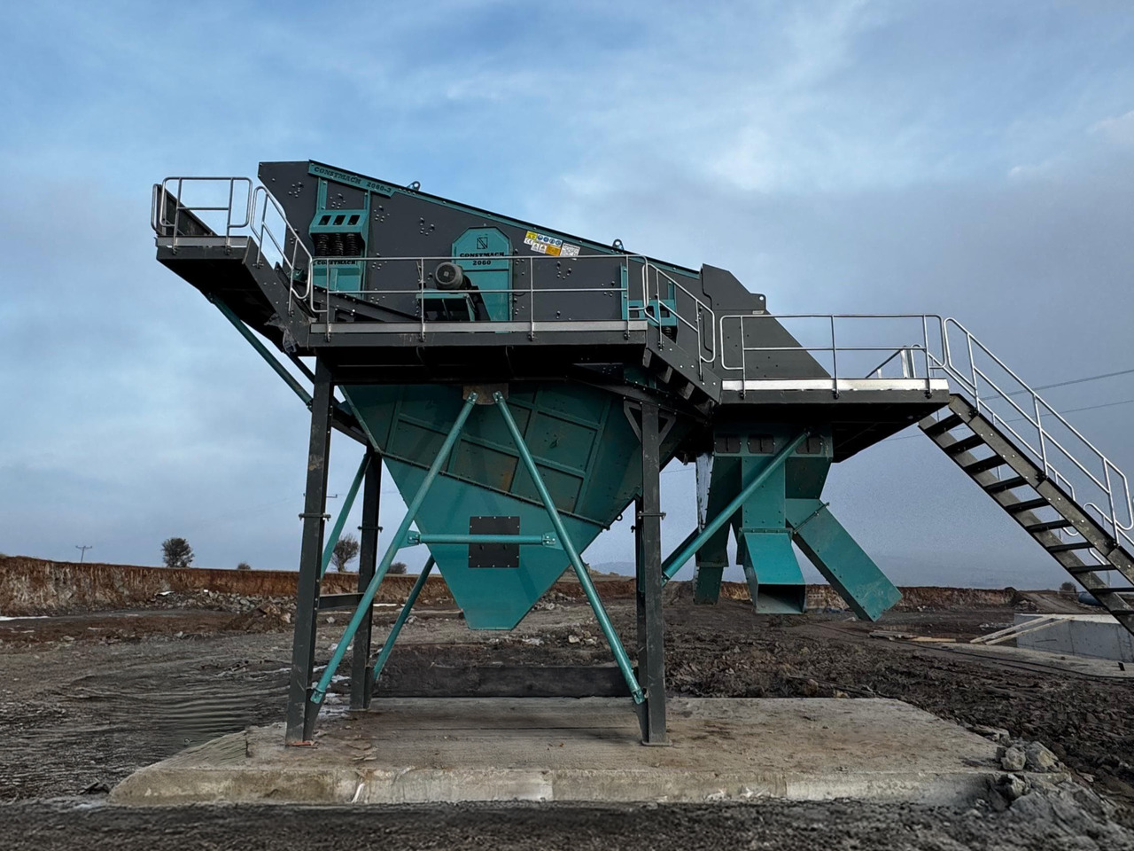 Constmach Schwingsieb Anlagen 70-95 t/h 2-3-4 Stufen 1200x4000 mm - Cribadora: foto 2 Constmach Schwingsieb Anlagen 70-95 t/h 2-3-4 Stufen 1200x4000 mm - Cribadora: foto 2
