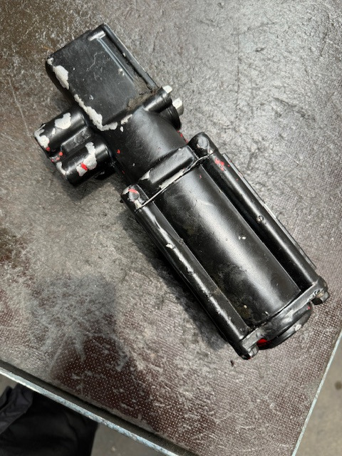 ZF 81326906058 NEW ECOSPLIT PSE-Zylinder - Caja de cambios y piezas para Camión: foto 2 ZF 81326906058 NEW ECOSPLIT PSE-Zylinder - Caja de cambios y piezas para Camión: foto 2