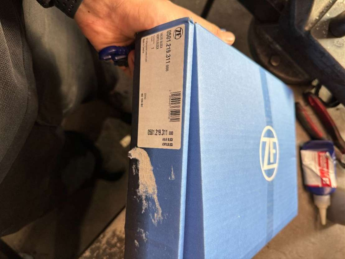 ZF Ventilblock fr 16S Getriebe MAN Iveco - Válvula para Camión: foto 1 ZF Ventilblock fr 16S Getriebe MAN Iveco - Válvula para Camión: foto 1