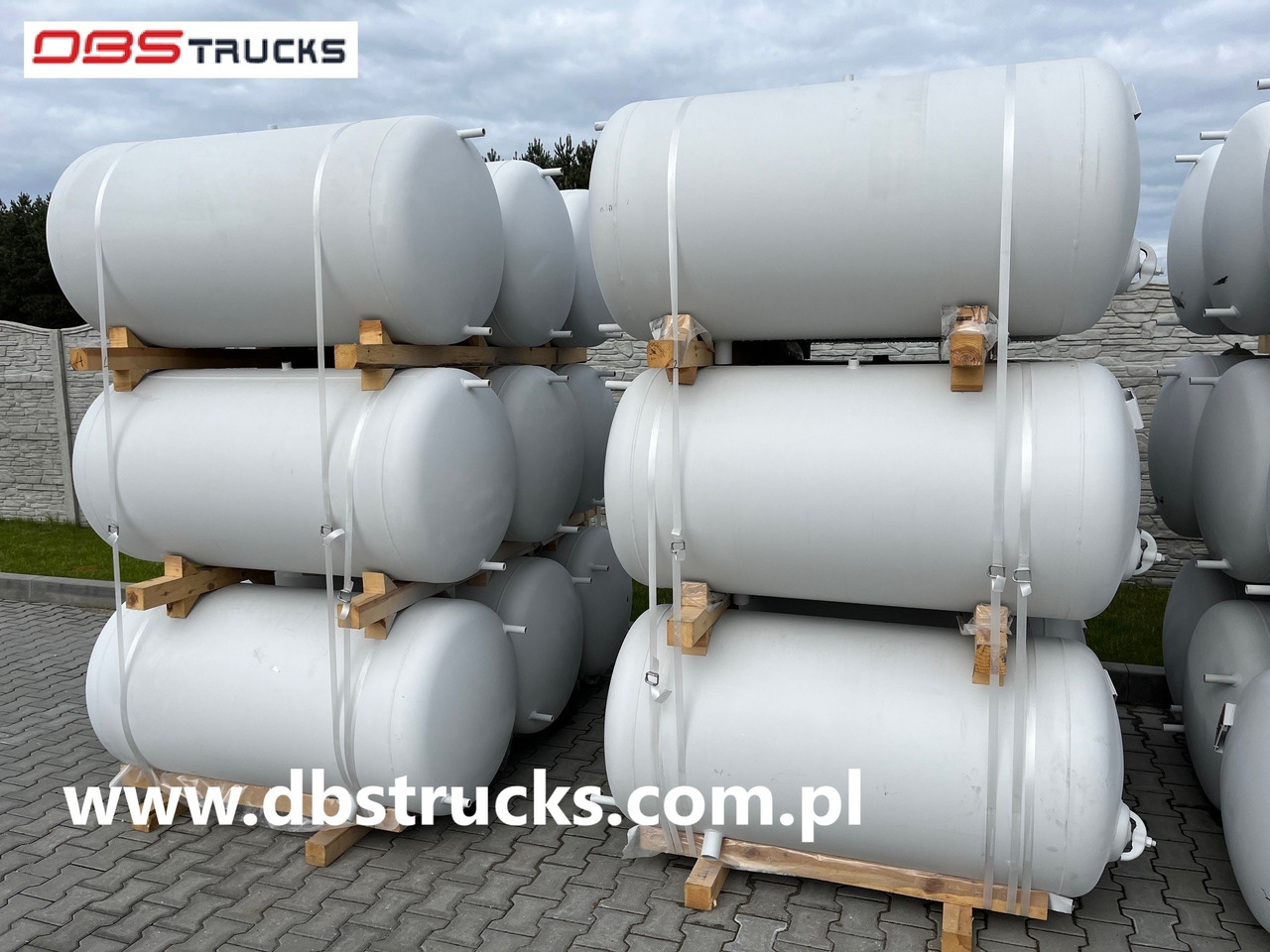 Water pressure tank - Recambio para Camión: foto 2 Water pressure tank - Recambio para Camión: foto 2