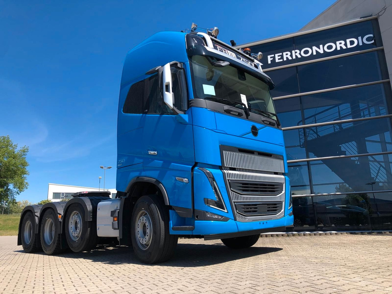 Volvo FH16 750 XL 8x4 Tridem*100T*Kriechgänge*Retarder Volvo FH16 750 XL 8x4 Tridem*100T*Kriechgänge*Retarder - Cabeza tractora: foto 1 Volvo FH16 750 XL 8x4 Tridem*100T*Kriechgänge*Retarder Volvo FH16 750 XL 8x4 Tridem*100T*Kriechgänge*Retarder - Cabeza tractora: foto 1