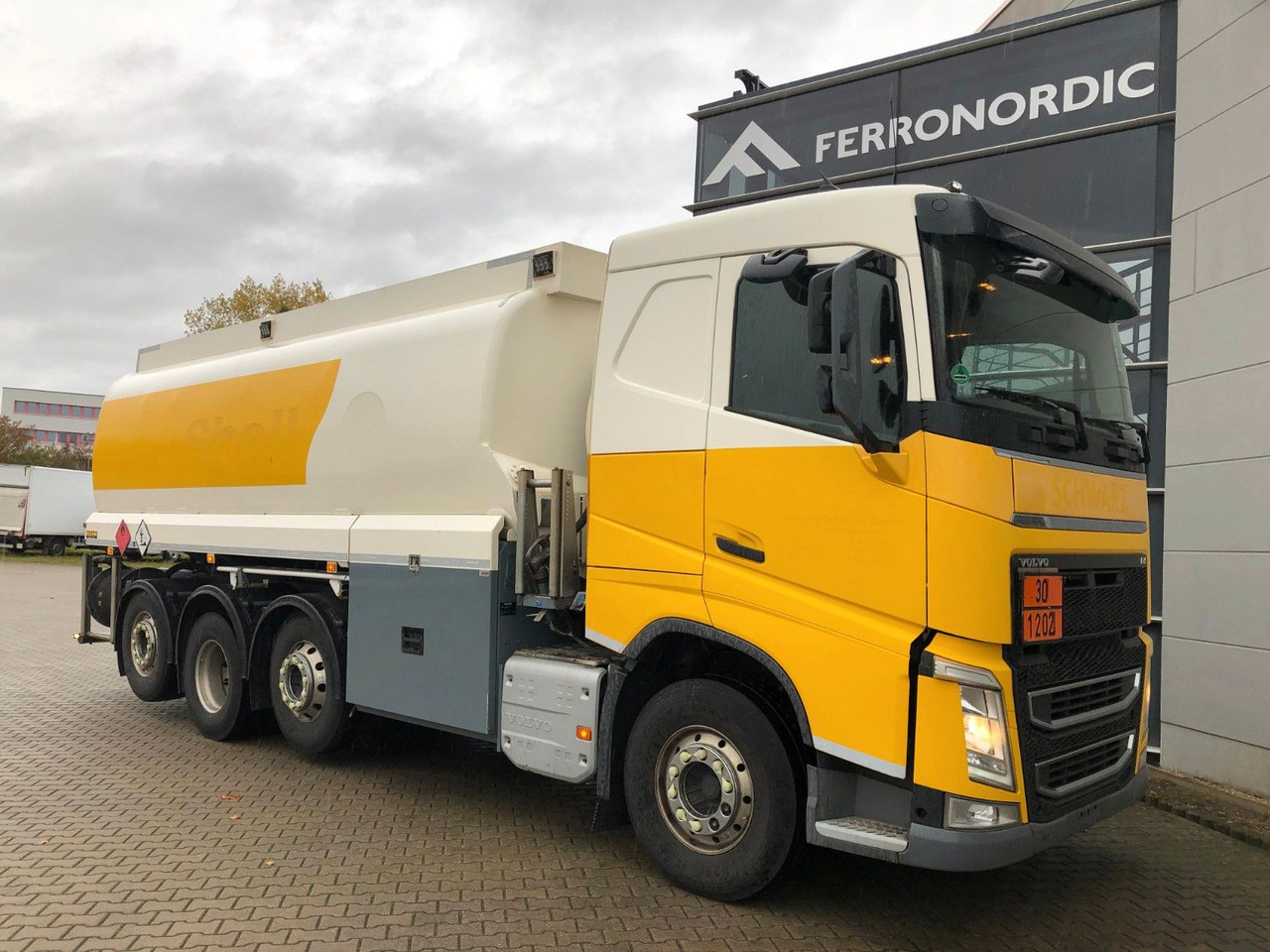 Volvo FH420 Tridem*ADR*3 Kammern 26700LT*ROHR*Sening - Camión cisterna: foto 1 Volvo FH420 Tridem*ADR*3 Kammern 26700LT*ROHR*Sening - Camión cisterna: foto 1