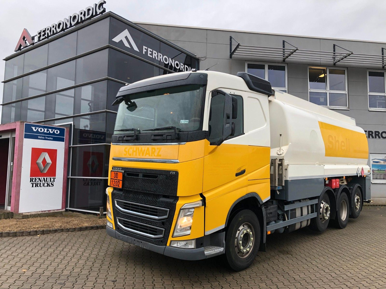 Volvo FH420 Tridem*ADR*3 Kammern 26700LT*ROHR*Sening - Camión cisterna: foto 5 Volvo FH420 Tridem*ADR*3 Kammern 26700LT*ROHR*Sening - Camión cisterna: foto 5
