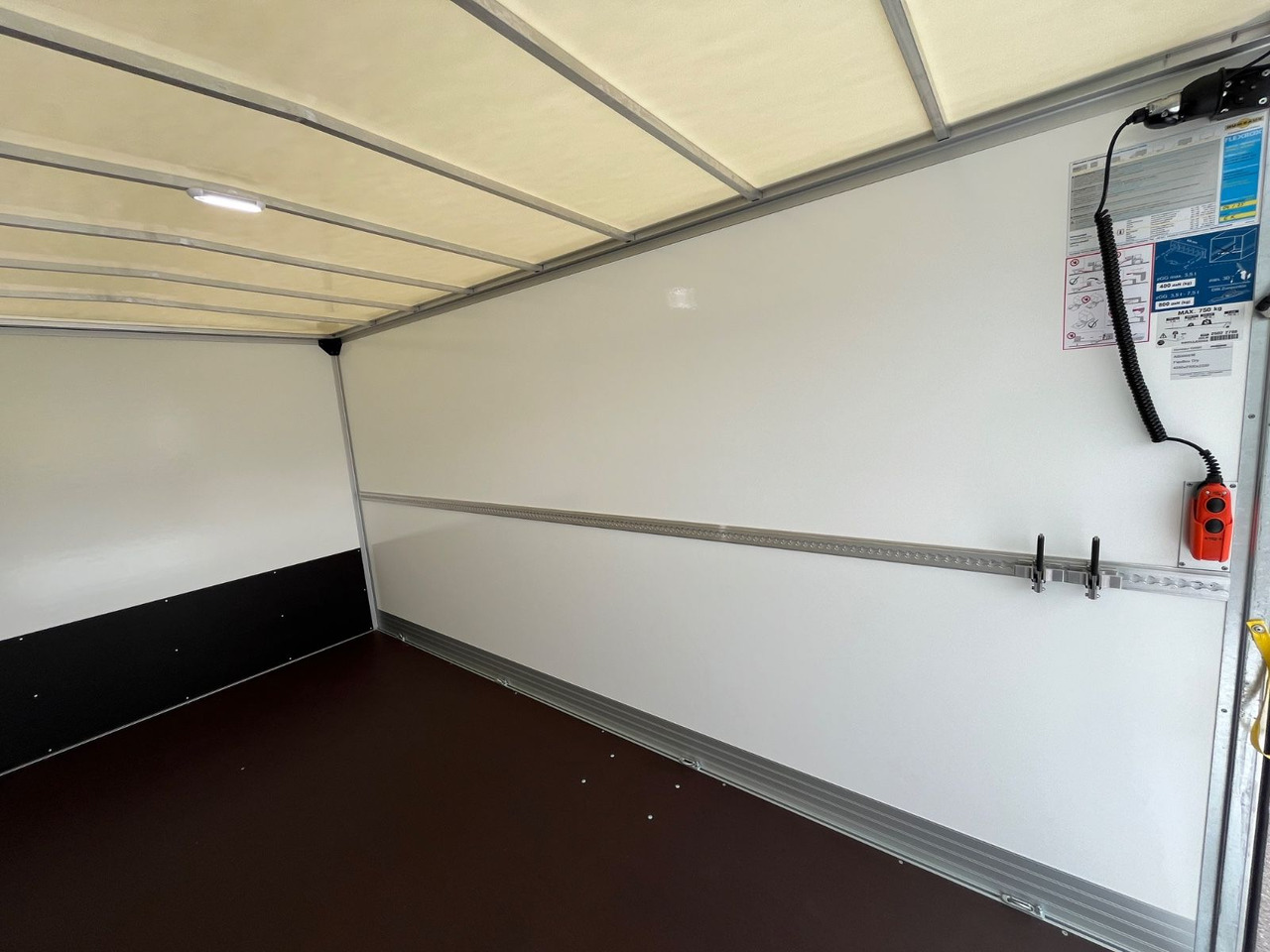 Leasing de Renault MASTER HUMBAUR KOFFER Renault MASTER HUMBAUR KOFFER: foto 10 Leasing de Renault MASTER HUMBAUR KOFFER Renault MASTER HUMBAUR KOFFER: foto 10