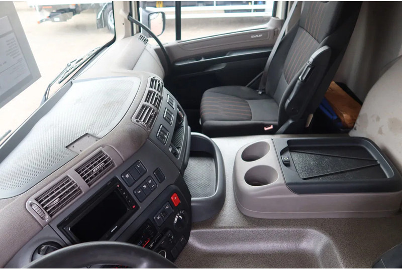 Camión caja cerrada DAF CF 290 FA Bak+ klep Dhollandia 2000 kg: foto 5