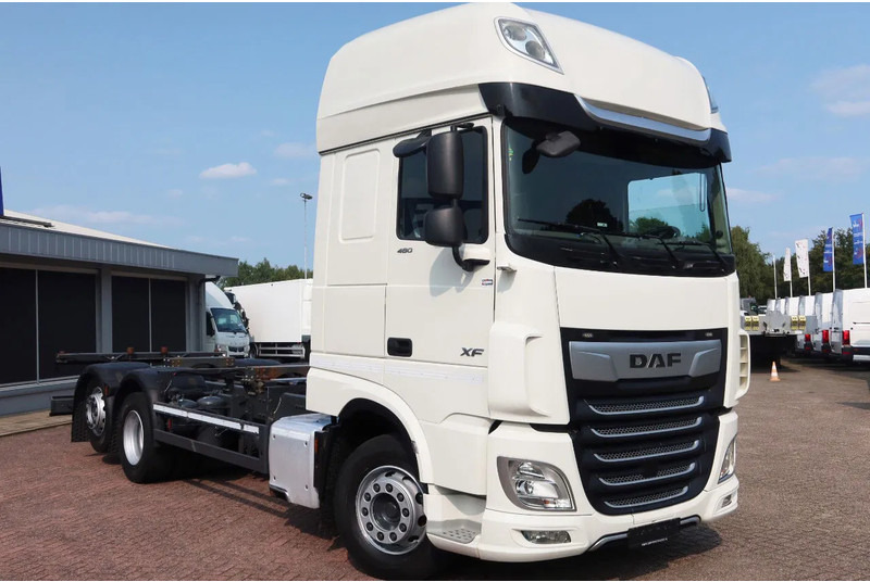 DAF XF 106.480 BDF Super Space CAb 6X2 FAN - Camión chasis: foto 2 DAF XF 106.480 BDF Super Space CAb 6X2 FAN - Camión chasis: foto 2
