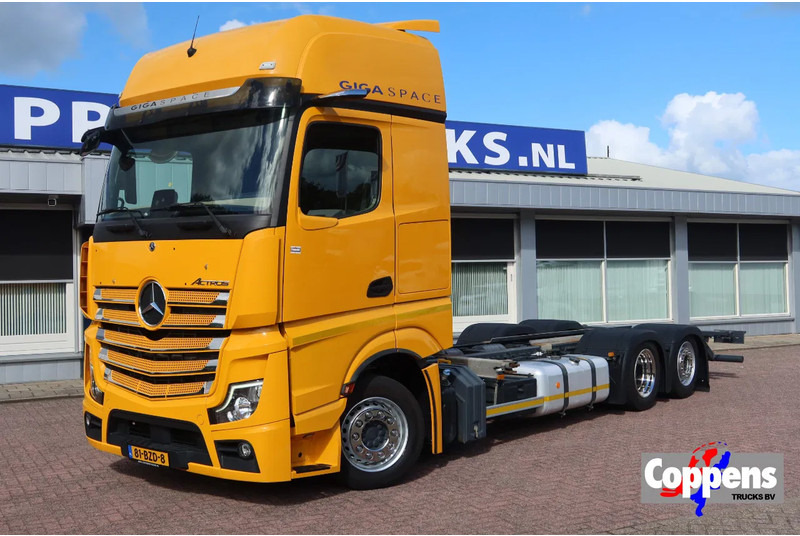 Mercedes-Benz Actros - Camión chasis: foto 1 Mercedes-Benz Actros - Camión chasis: foto 1