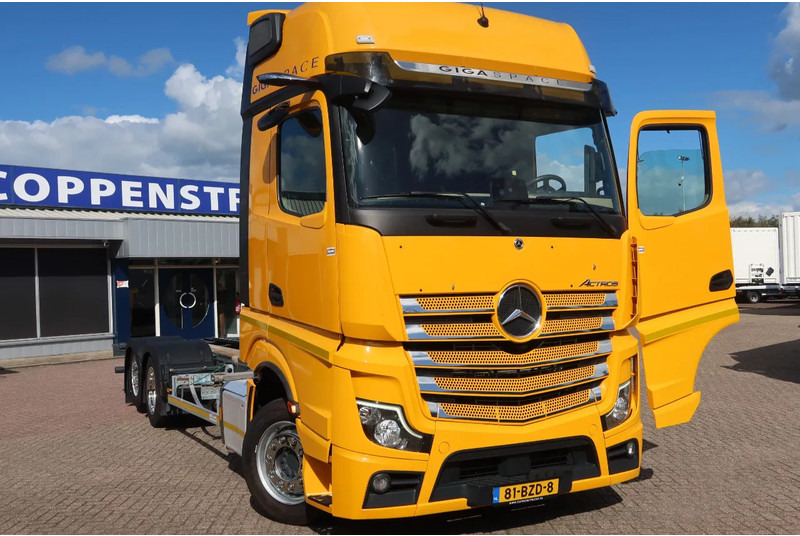 Mercedes-Benz Actros - Camión chasis: foto 2 Mercedes-Benz Actros - Camión chasis: foto 2