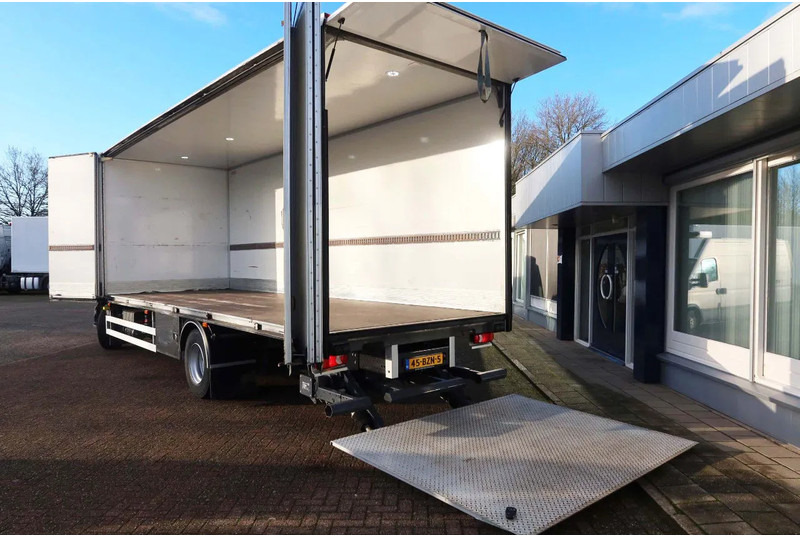 Renault D250 Bakwagen + Laadklep Deuren - Camión caja cerrada: foto 4 Renault D250 Bakwagen + Laadklep Deuren - Camión caja cerrada: foto 4