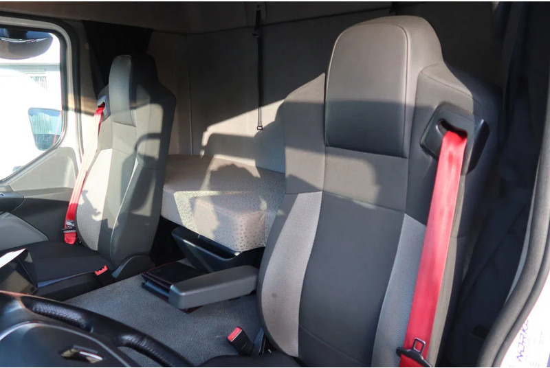 Renault D250 Bakwagen + Laadklep Deuren - Camión caja cerrada: foto 5 Renault D250 Bakwagen + Laadklep Deuren - Camión caja cerrada: foto 5