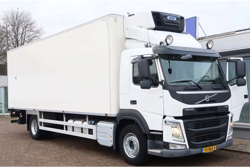 Volvo FM 330 4x2 Koel/Vries Carrier Supra 380 + Klep Dhollandia 2500 kg - Camión frigorífico: foto 2 Volvo FM 330 4x2 Koel/Vries Carrier Supra 380 + Klep Dhollandia 2500 kg - Camión frigorífico: foto 2