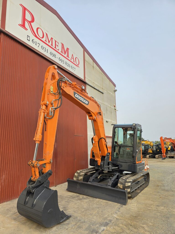 DOOSAN DX85R-3 - Miniexcavadora: foto 3 DOOSAN DX85R-3 - Miniexcavadora: foto 3