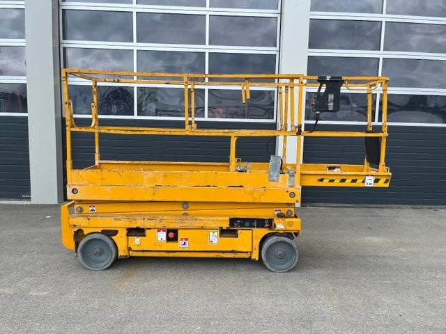 Haulotte Compact 8 - Scherenarbeitsbühne 8,2m, BJ 2014 - Plataforma de tijeras: foto 1 Haulotte Compact 8 - Scherenarbeitsbühne 8,2m, BJ 2014 - Plataforma de tijeras: foto 1