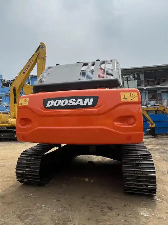 20 ton heavy machine used excavator digger doosan dx225lc with good performance - Excavadora de cadenas: foto 5 20 ton heavy machine used excavator digger doosan dx225lc with good performance - Excavadora de cadenas: foto 5