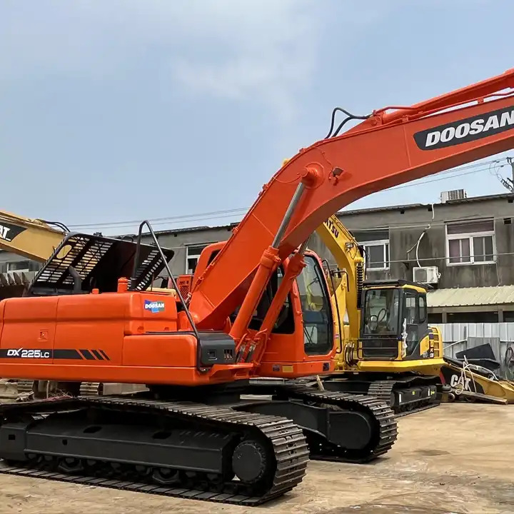 90% new Used Doosan dx225 excavator on sale with manual engine made in Korea - Excavadora de cadenas: foto 2 90% new Used Doosan dx225 excavator on sale with manual engine made in Korea - Excavadora de cadenas: foto 2