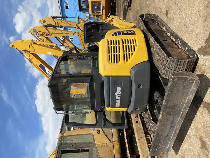 Best-selling Japan Original Second Hand Earth-moving Machinery Cheap Mini Used Komatsu Pc55mr Excavator in Shanghai - Excavadora de cadenas: foto 3 Best-selling Japan Original Second Hand Earth-moving Machinery Cheap Mini Used Komatsu Pc55mr Excavator in Shanghai - Excavadora de cadenas: foto 3