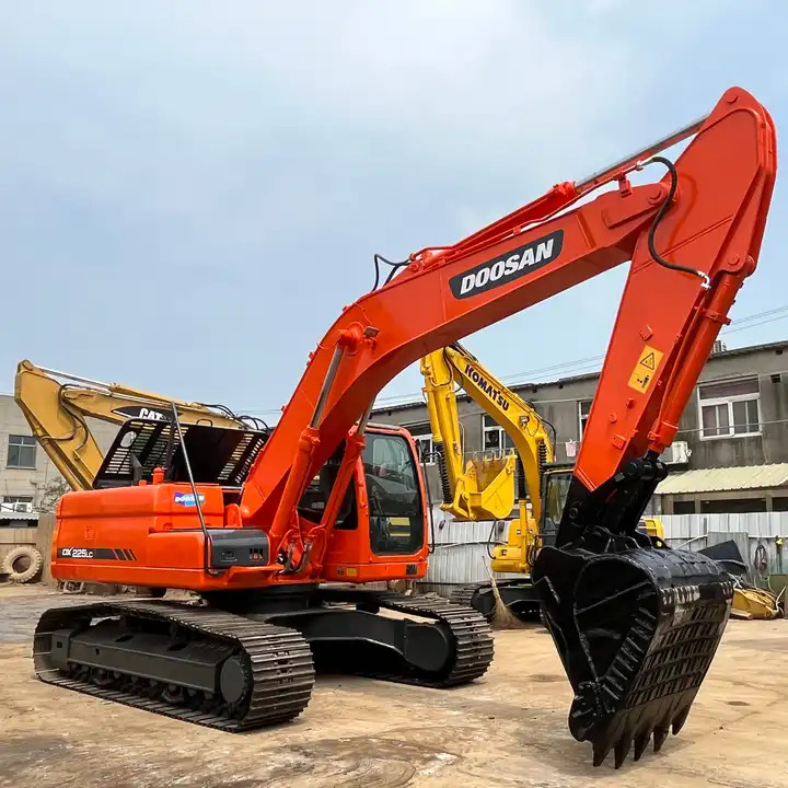 High Quality Original Korea Nice Performance Used Excavator Doosan Dx225lc,Dx225 Model For Sale 22.5ton Best Price In Shanghai - Excavadora de cadenas: foto 1 High Quality Original Korea Nice Performance Used Excavator Doosan Dx225lc,Dx225 Model For Sale 22.5ton Best Price In Shanghai - Excavadora de cadenas: foto 1