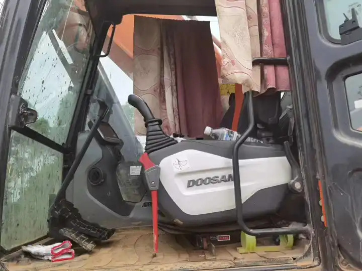High Quality Second Hand Doosan Dx420 Excavator,Efficient,Energy-saving,And Suitable For Crushing Used Hand Excavators - Excavadora de cadenas: foto 4 High Quality Second Hand Doosan Dx420 Excavator,Efficient,Energy-saving,And Suitable For Crushing Used Hand Excavators - Excavadora de cadenas: foto 4