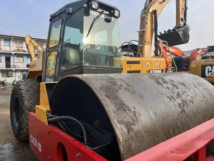 Hot-Selling Used Dynapac Ca30d Road Roller In Stock Good Condition And Quality Assurance Low Price And Low Working Hours On Sale - Apisonadora de asfalto: foto 2 Hot-Selling Used Dynapac Ca30d Road Roller In Stock Good Condition And Quality Assurance Low Price And Low Working Hours On Sale - Apisonadora de asfalto: foto 2