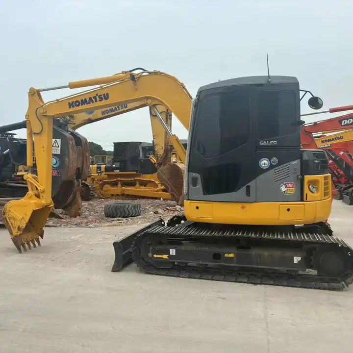 Japan Surplus Backhoe Excavator Komatsu Pc78us Pc60 Tracked Excavator With Blade Dozer For The Philippines In Shanghai - Excavadora de cadenas: foto 1 Japan Surplus Backhoe Excavator Komatsu Pc78us Pc60 Tracked Excavator With Blade Dozer For The Philippines In Shanghai - Excavadora de cadenas: foto 1
