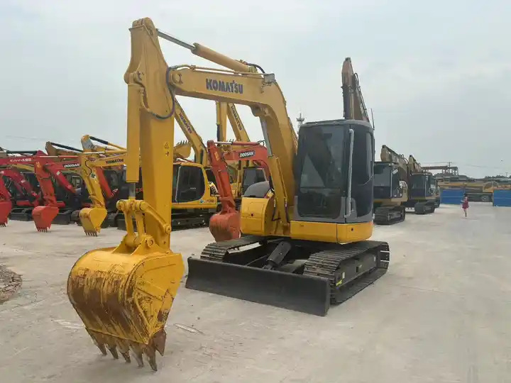Japan Surplus Backhoe Excavator Komatsu Pc78us Pc60 Tracked Excavator With Blade Dozer For The Philippines In Shanghai - Excavadora de cadenas: foto 3 Japan Surplus Backhoe Excavator Komatsu Pc78us Pc60 Tracked Excavator With Blade Dozer For The Philippines In Shanghai - Excavadora de cadenas: foto 3