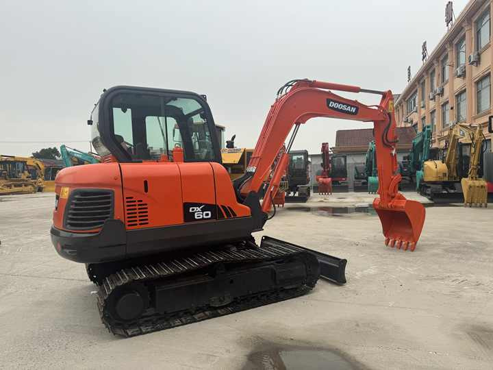 Original Top Sale High Performance Slightly Used Doosan Dx60 Dx75 Dx80 Tracked Excavator for Landscaping in Shanghai - Excavadora de cadenas: foto 5 Original Top Sale High Performance Slightly Used Doosan Dx60 Dx75 Dx80 Tracked Excavator for Landscaping in Shanghai - Excavadora de cadenas: foto 5