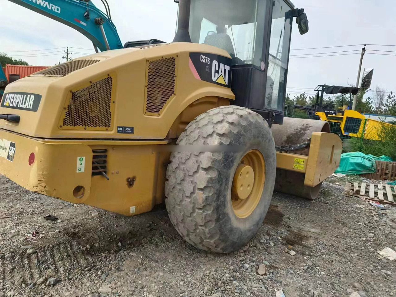 Used CAT CS76XT for sale Second hand caterpillar roller in good condition high brand quality, affordable and in stock - Compactador: foto 3 Used CAT CS76XT for sale Second hand caterpillar roller in good condition high brand quality, affordable and in stock - Compactador: foto 3
