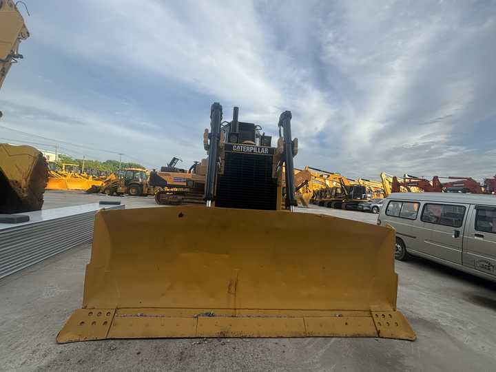 Used Caterpillar bulldozer CAT D8R on sale - Bulldozer: foto 2 Used Caterpillar bulldozer CAT D8R on sale - Bulldozer: foto 2