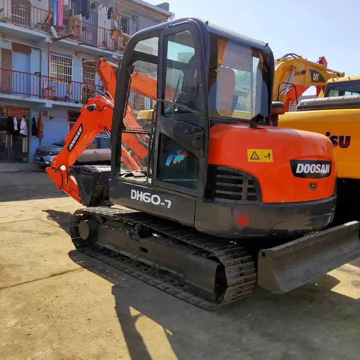 Used Doosan dh60-7 Excavator 100% Korea Used Mini Hydraulic Excavator Low Working Hours Low Price for sale - Excavadora de cadenas: foto 2 Used Doosan dh60-7 Excavator 100% Korea Used Mini Hydraulic Excavator Low Working Hours Low Price for sale - Excavadora de cadenas: foto 2