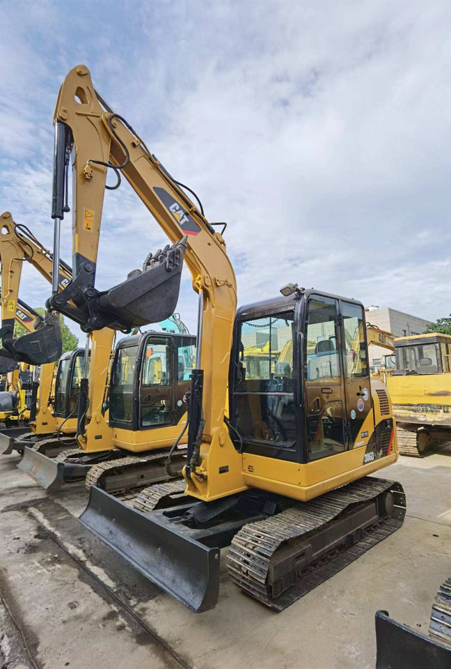 Used cat mini excavator 306D 302.5 6ton 2.5ton free shipping with mini excavator bucket - Excavadora de cadenas: foto 5 Used cat mini excavator 306D 302.5 6ton 2.5ton free shipping with mini excavator bucket - Excavadora de cadenas: foto 5