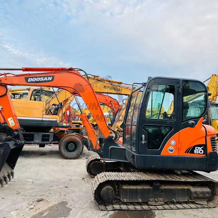 Used excavator doosan dx60  excavators earth-moving machinery doosan dx60 dx80 dx75 dx225 dh60 dh60-7for sale - Excavadora de cadenas: foto 1 Used excavator doosan dx60  excavators earth-moving machinery doosan dx60 dx80 dx75 dx225 dh60 dh60-7for sale - Excavadora de cadenas: foto 1