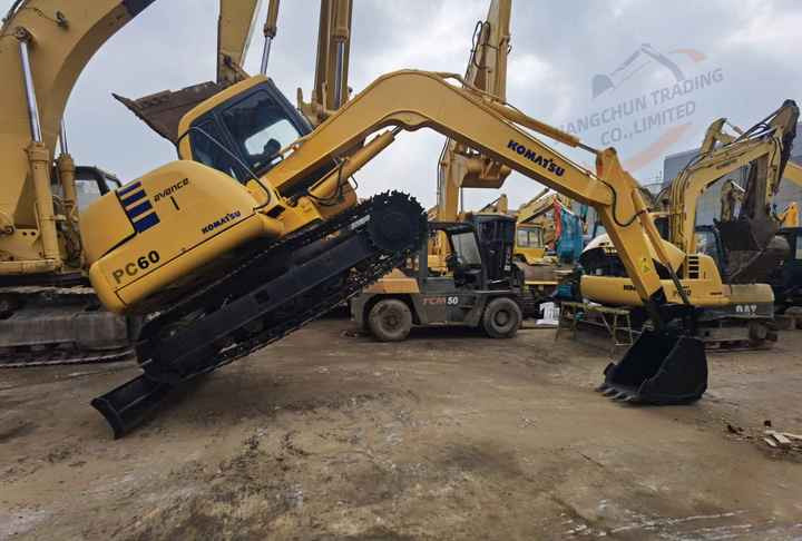 Used komatsu Pc60-7 Crawler Excavator 6 Ton Excavator In Shanghai China For Sale PC 60 60-7 PC60 PC78 excavator - Excavadora de cadenas: foto 2 Used komatsu Pc60-7 Crawler Excavator 6 Ton Excavator In Shanghai China For Sale PC 60 60-7 PC60 PC78 excavator - Excavadora de cadenas: foto 2