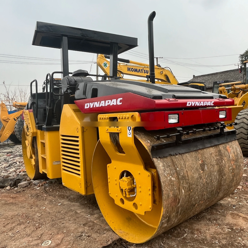 Used road roller Dynapac CC422 with Double Drum Roller in Good Condition - Apisonadora de asfalto: foto 1 Used road roller Dynapac CC422 with Double Drum Roller in Good Condition - Apisonadora de asfalto: foto 1