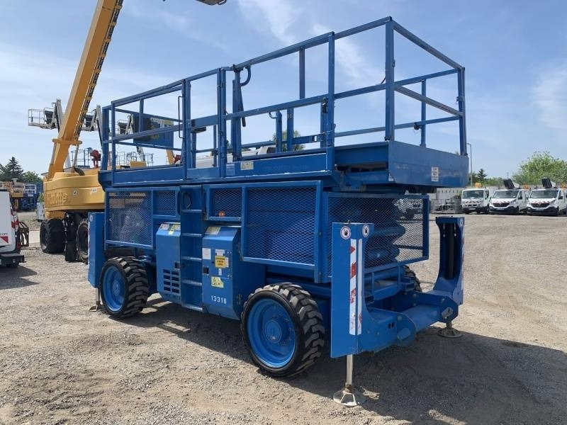 Genie GS4390 - 15,11m, diesel, 4x4 - Plataforma de tijeras: foto 1 Genie GS4390 - 15,11m, diesel, 4x4 - Plataforma de tijeras: foto 1