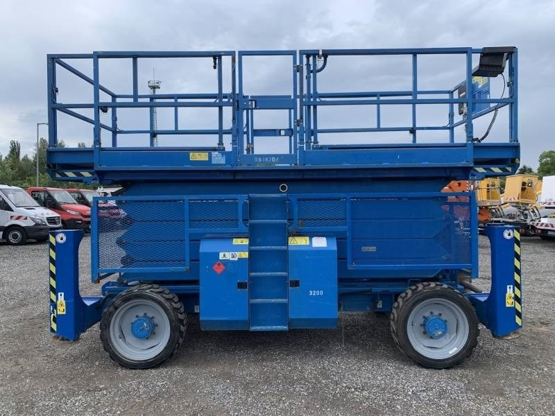 Genie GS5390 - 18m - 4x4 - Diesel - Plataforma de tijeras: foto 5 Genie GS5390 - 18m - 4x4 - Diesel - Plataforma de tijeras: foto 5