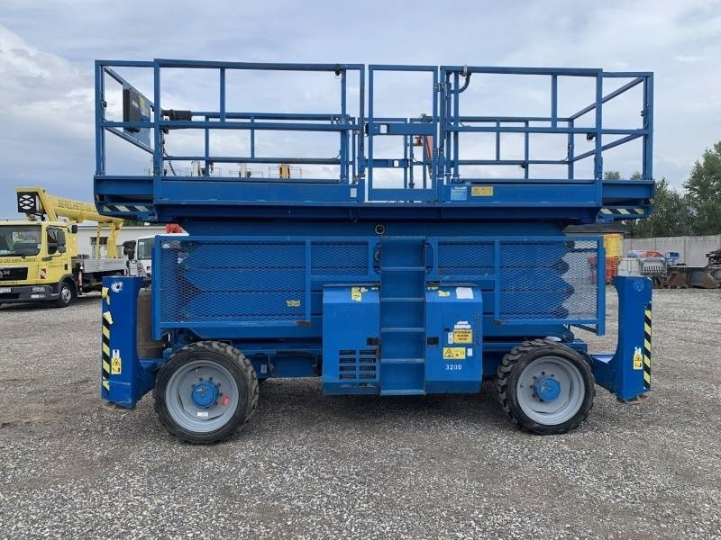 Genie GS5390 - 18m - 4x4 - Diesel - Plataforma de tijeras: foto 4 Genie GS5390 - 18m - 4x4 - Diesel - Plataforma de tijeras: foto 4