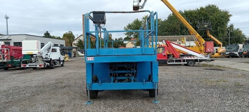 Haulotte H12SXL - 12m, 4x4, diesel - Plataforma de tijeras: foto 3 Haulotte H12SXL - 12m, 4x4, diesel - Plataforma de tijeras: foto 3