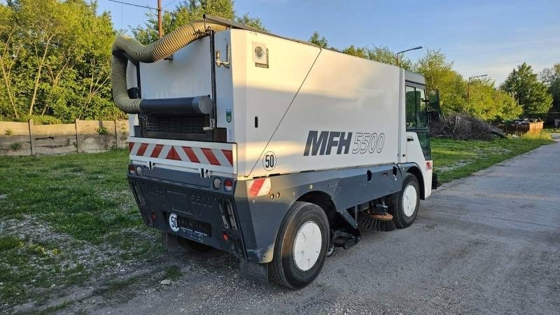 Mfh 5500 sweeper - with air conditionier - Barredora vial: foto 3 Mfh 5500 sweeper - with air conditionier - Barredora vial: foto 3