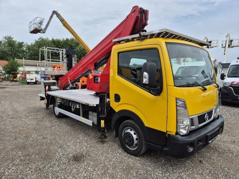 Nissan Cabstar Oil&Steel Scorpion 2313 - 22,6 m, 250 kg - Camión con plataforma elevadora: foto 1 Nissan Cabstar Oil&Steel Scorpion 2313 - 22,6 m, 250 kg - Camión con plataforma elevadora: foto 1