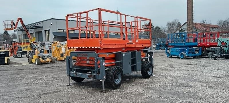 SkyJack SJ8831 - 11,27 m - 4x4 - Plataforma de tijeras: foto 2 SkyJack SJ8831 - 11,27 m - 4x4 - Plataforma de tijeras: foto 2