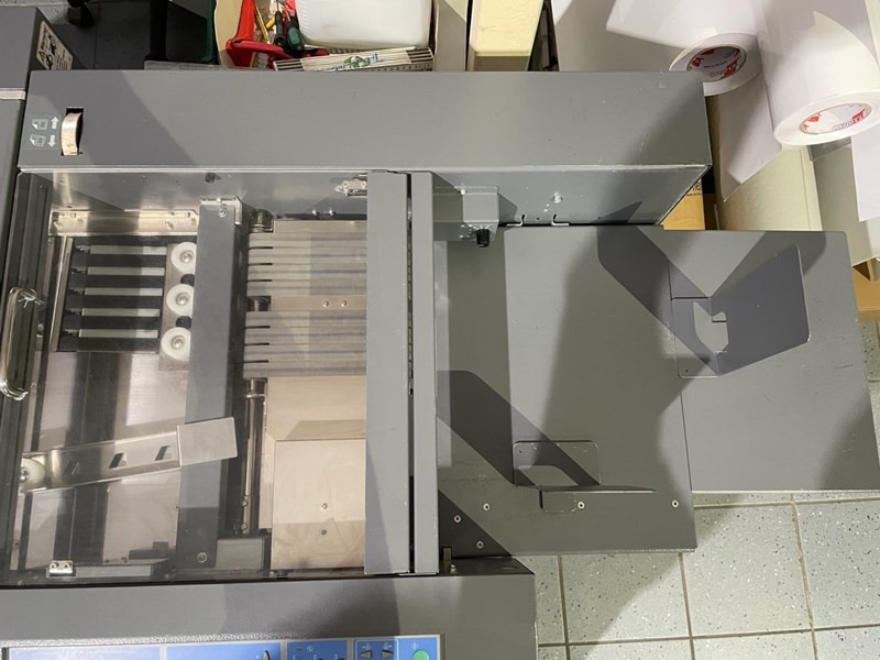 Duplo DocuCutter DC-645 | 2011 - Máquina de corte de papel: foto 2 Duplo DocuCutter DC-645 | 2011 - Máquina de corte de papel: foto 2