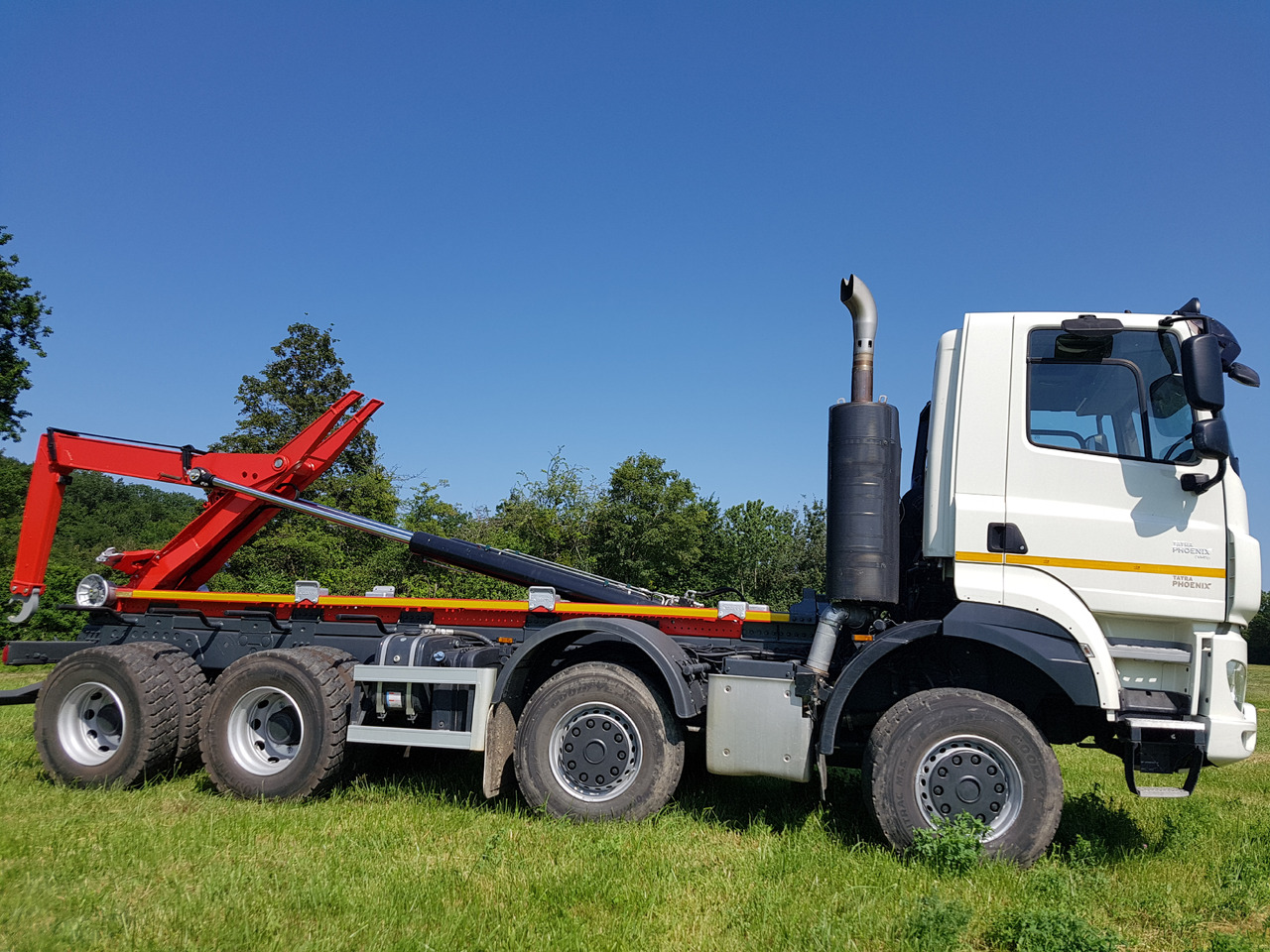 Tatra 8x8 ampiroll - Camión multibasculante: foto 1 Tatra 8x8 ampiroll - Camión multibasculante: foto 1