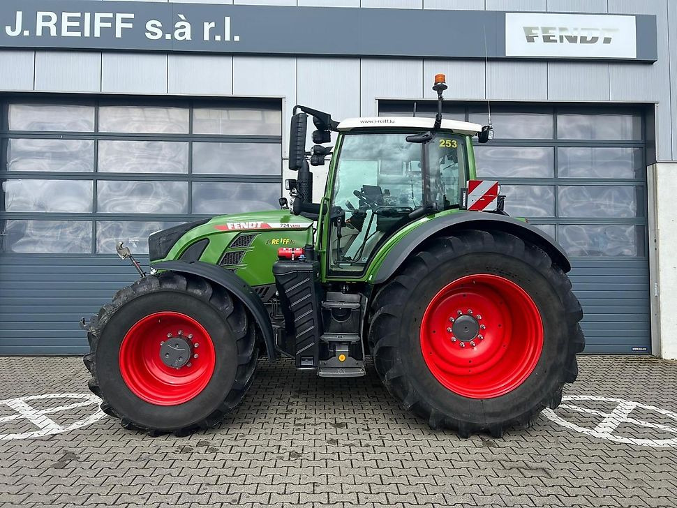 J.Reiff Sarl
Herr Stefan Neukirch - 77 Z.I in den - Tractor: foto 3 J.Reiff Sarl
Herr Stefan Neukirch - 77 Z.I in den - Tractor: foto 3