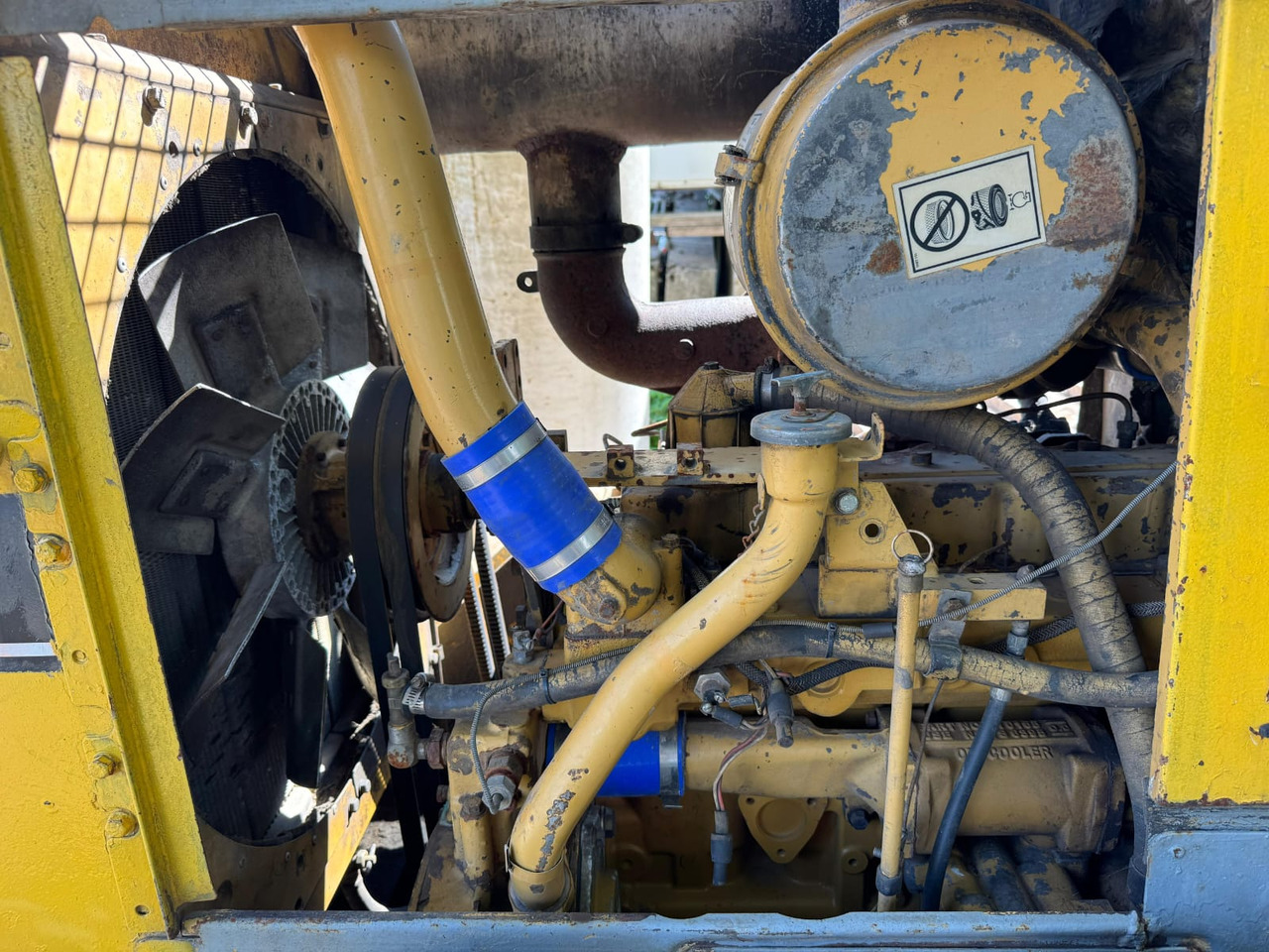 Bulldozer CATERPILLAR D4H LGP: foto 9