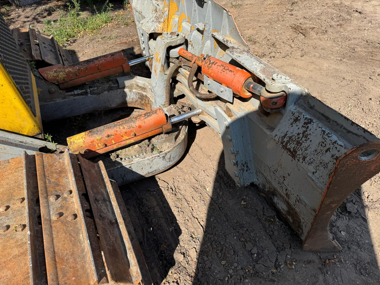 Bulldozer CATERPILLAR D4H LGP: foto 11
