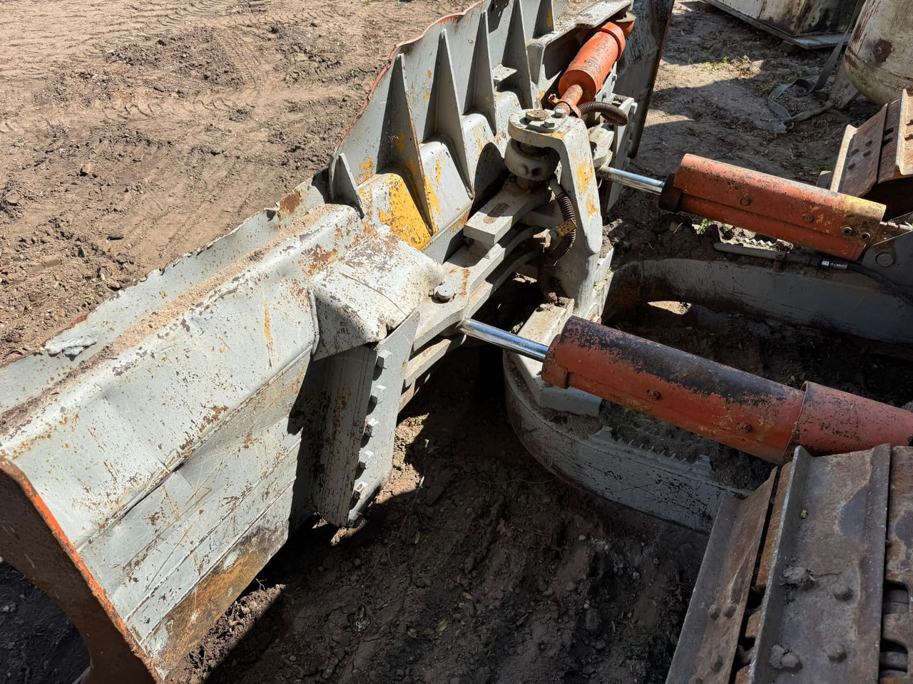 Bulldozer CATERPILLAR D4H LGP: foto 12