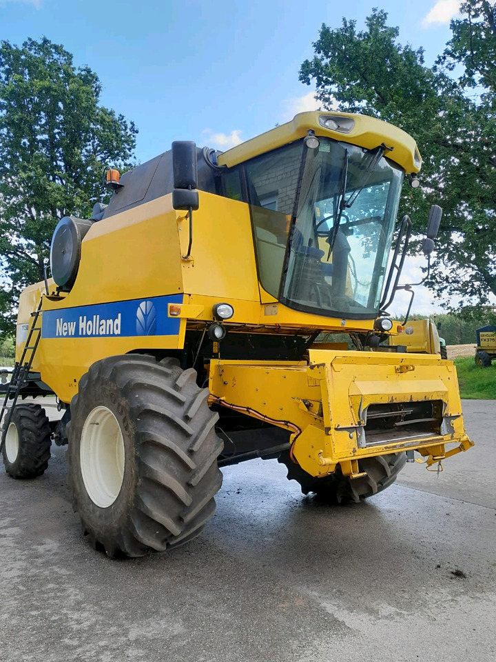 New Holland TC5070 - Cosechadora de granos: foto 1 New Holland TC5070 - Cosechadora de granos: foto 1