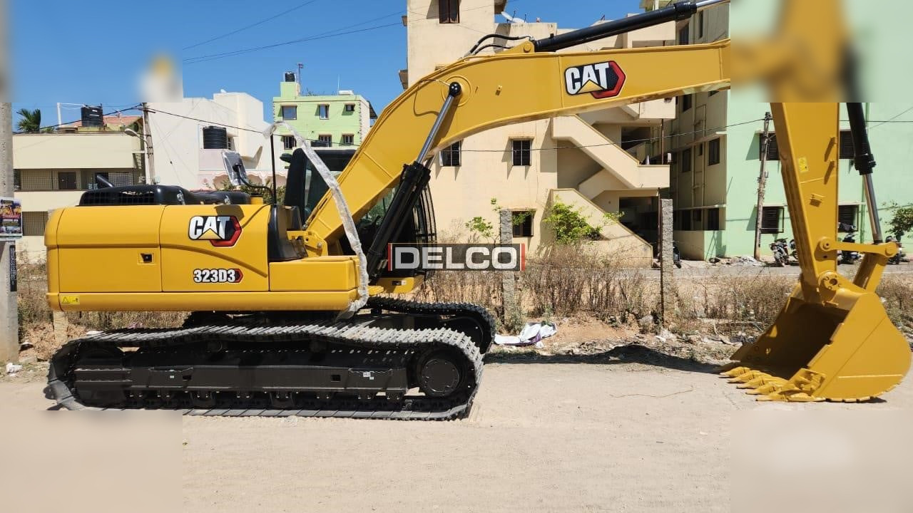 CATERPILLAR 323D3 - Excavadora de cadenas: foto 2 CATERPILLAR 323D3 - Excavadora de cadenas: foto 2
